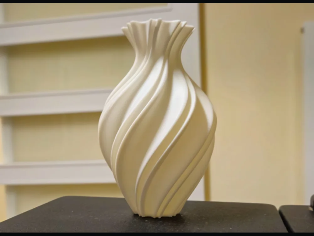 Vase, Curvy Twisted